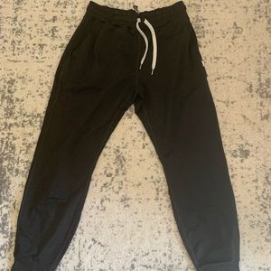 Vuori classic black joggers